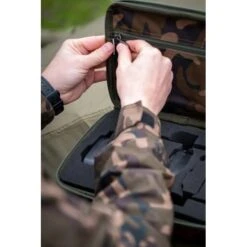 Etui Fox Camolite Mini Micron 13 Etui Fox Camolite Mini Micron -Westin Soldes CLU452 Fox Camolite Mini Micron Case in use 12 550x550h